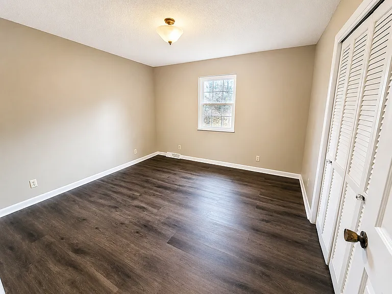 1237 Tanglewood Dr — Photo 8