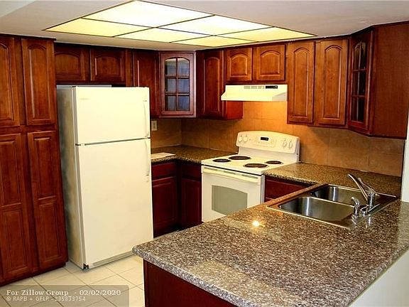 5th image of 7432 NW 76th Ct