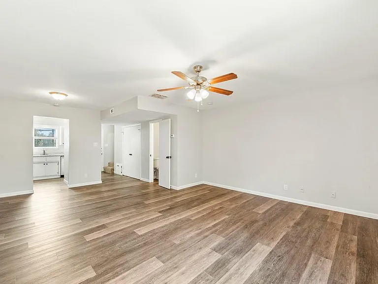 7700 Chapin Rd #5 — Photo 6