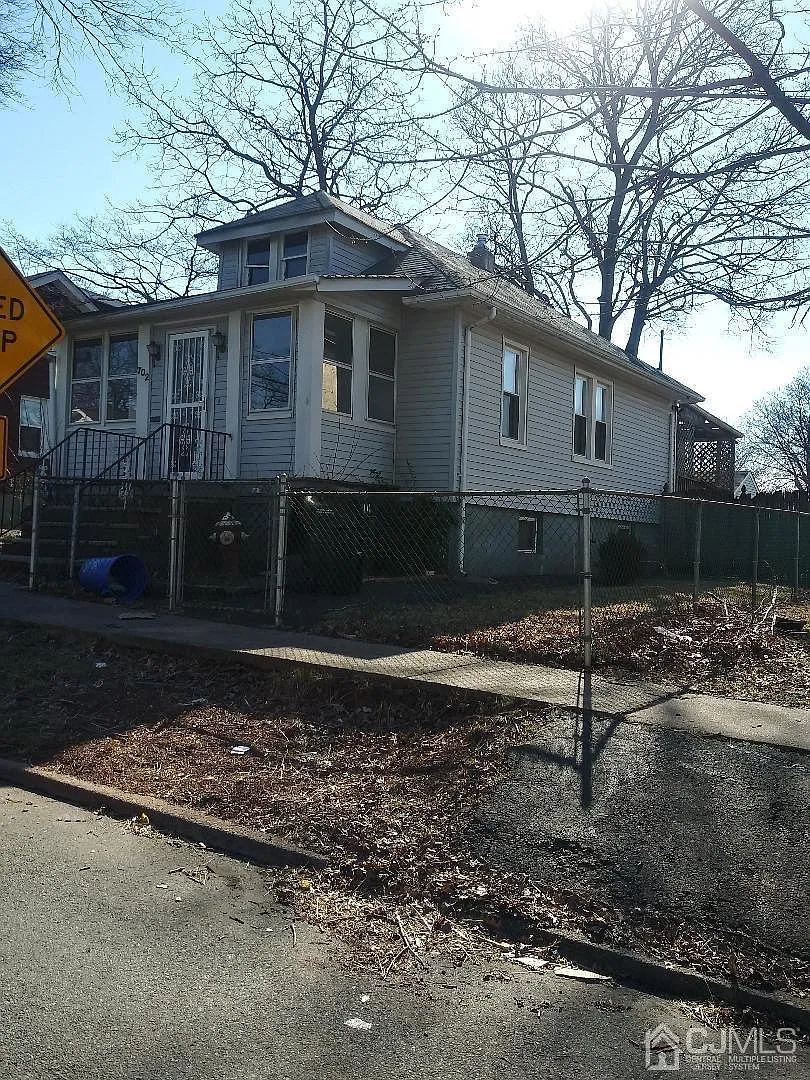 702 Eden Ave photo 1
