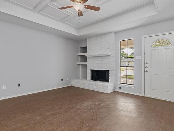4th image of 719 Lakeside Dr