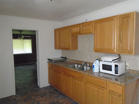 3rd image of 2290 Earl St