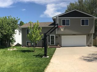 1639 S Summit Ave, Newcastle, WY 82701