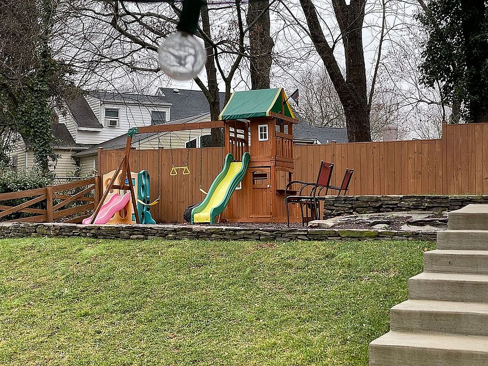 2nd image of 917 Neal Dr