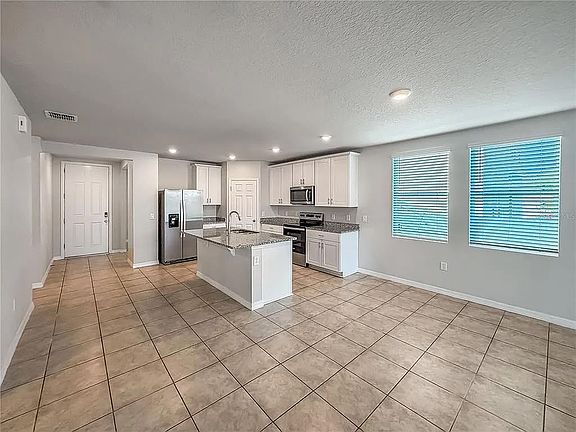 5th image of 864 Teton St