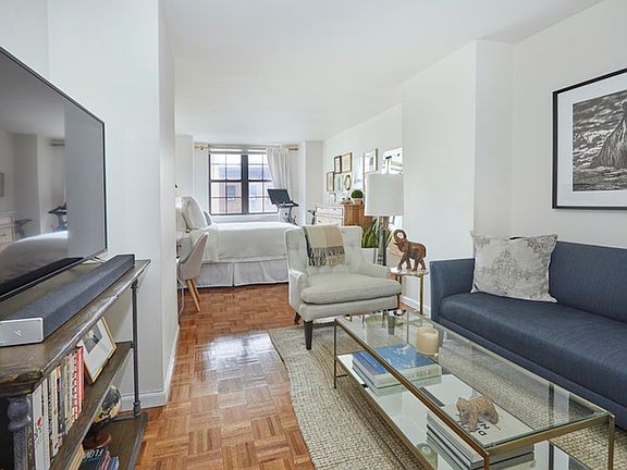 3rd image of 222 W 14th St APT 5J