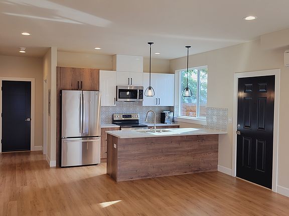 4th image of 8331 39th Ave S #B