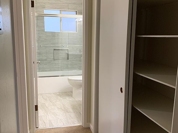 3rd image of 706 Mariposa Ave APT 4
