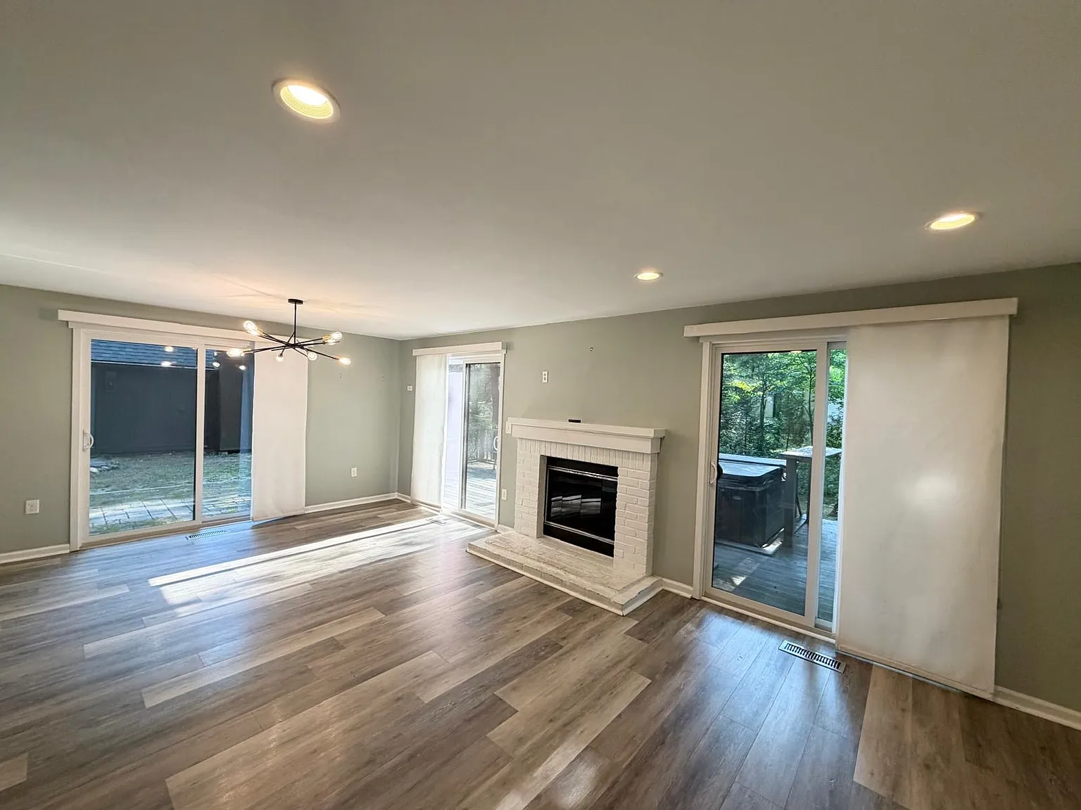3 bed, 1200 sqft, $2,850 — Photo 2
