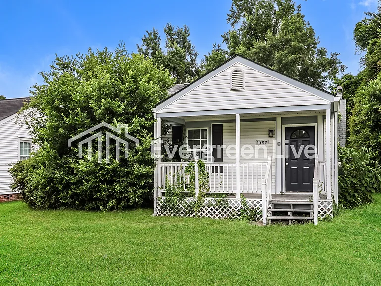 1802 Hampton Ave — Photo 2