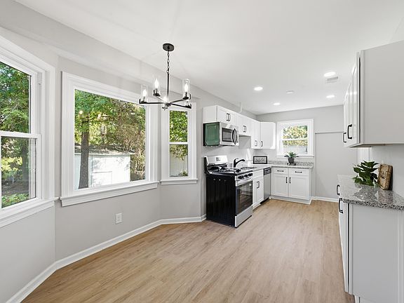 3rd image of 220 Parkstream Cir