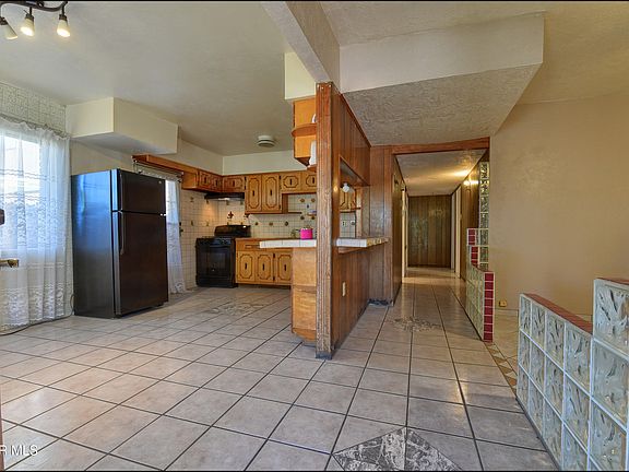 4th image of 572 Carol St