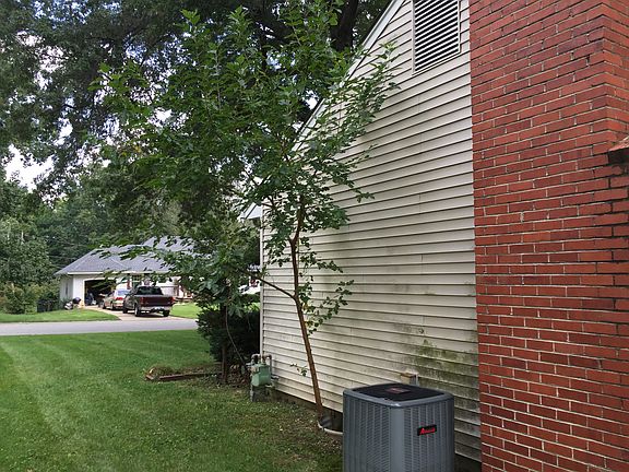 4th image of 8808 Newton Dr