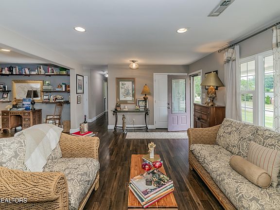 5th image of 7909 Livingston Dr