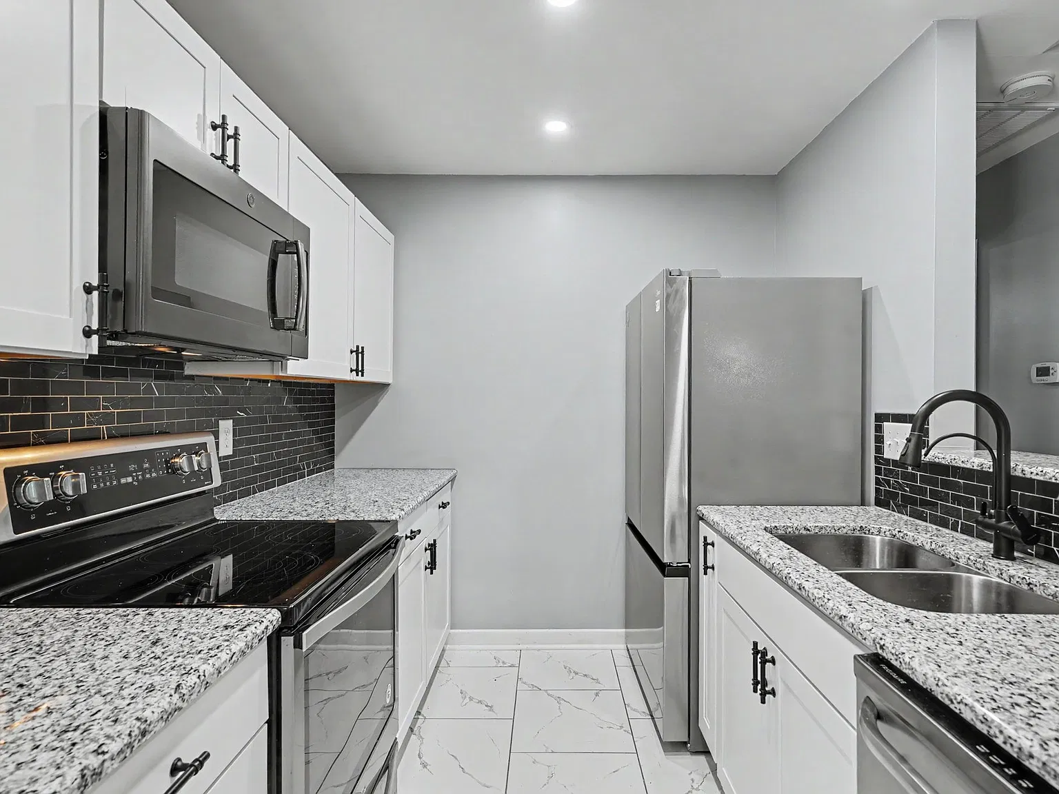 2 bed, 887 sqft, $1,695 — Photo 3