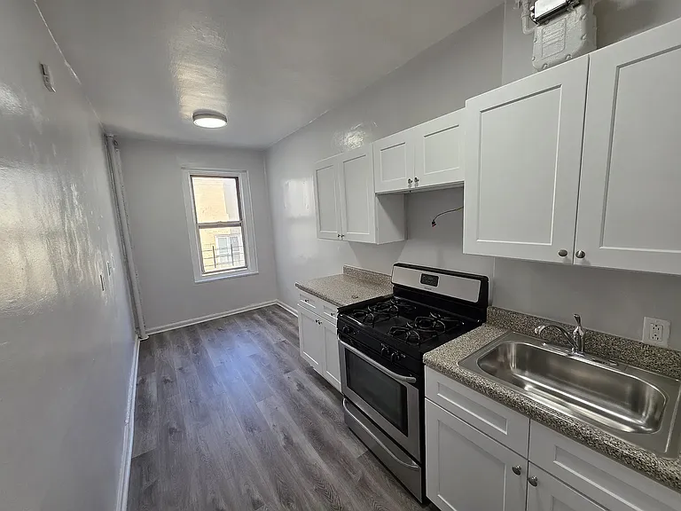 233 W 233rd St #5E — Photo 2