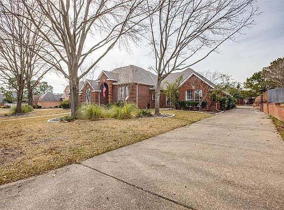 4th image of 908 Chimney Hill Trl