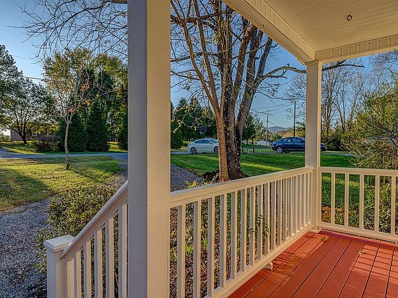 4th image of 345 Parkview Dr