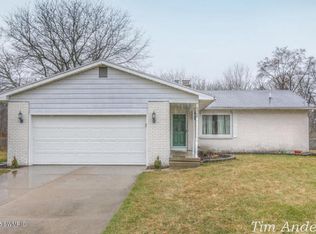 6229 Woodwater Dr NE, Belmont, MI 49306