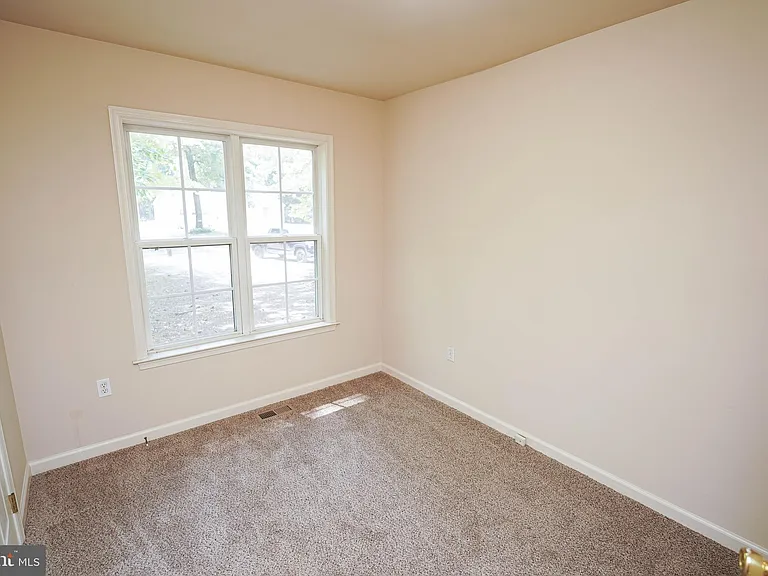 935 Queen Ave — Photo 28