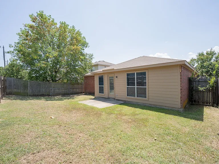 3316 Knoll Trl — Photo 2