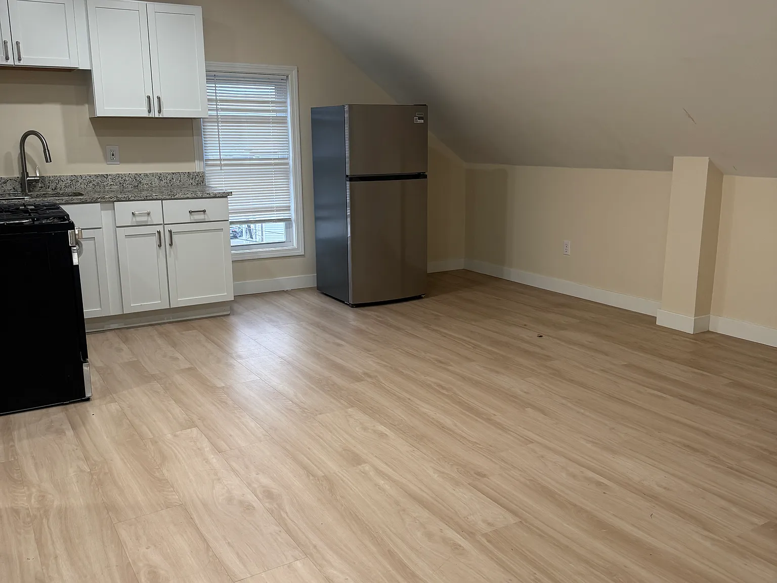 1 bed, 800 sqft, $1,350 — Photo 3