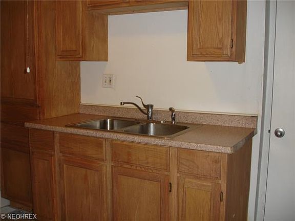 4th image of 25231 Euclid Ave