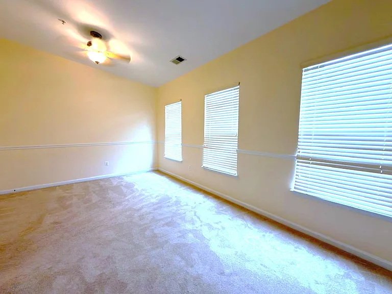 855 E Lombard St — Photo 19