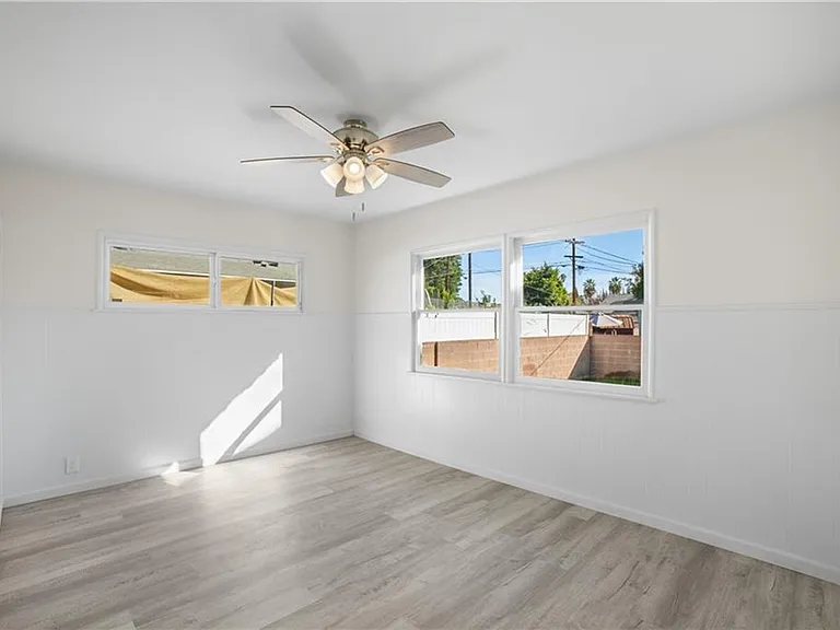 7400 Cozycroft Ave — Photo 8
