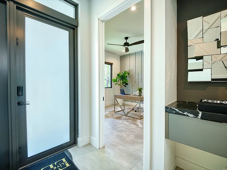2613 Center Ave — Photo 37