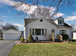 35 Idlewood Dr, Brockport, NY 14420