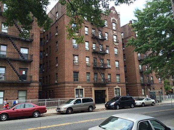 2nd image of 15711 Sanford Ave APT 10E