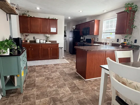 128 Burr Oak Dr #33, Coopersville, MI 49404