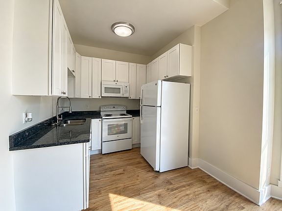 5th image of 301 W Walnut St #1