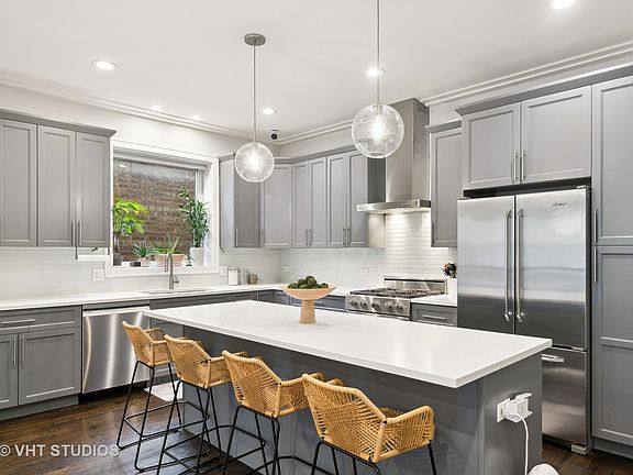 3rd image of 2207 W Belmont Ave #1