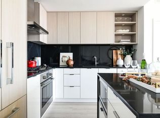 4988 Bennett St #307, Burnaby, BC V5H2G9