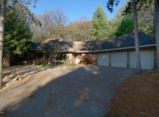 7673 Timber Bluff Dr SE, Ada, MI 49301