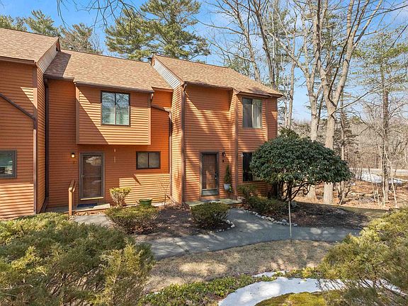 2nd image of 8 Dunvegan Woods Drive #8