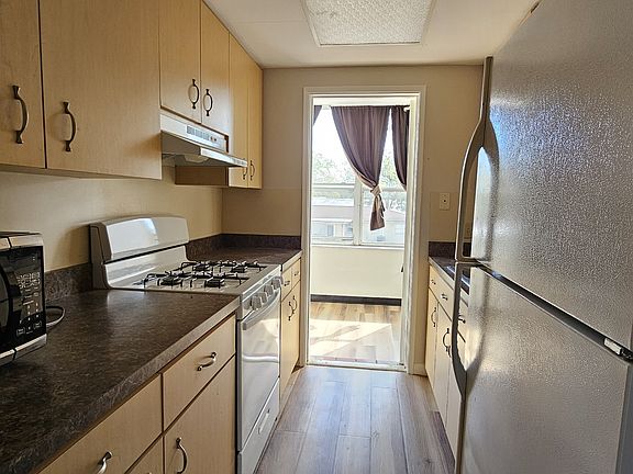 2nd image of 911 Washington Ave #211-1