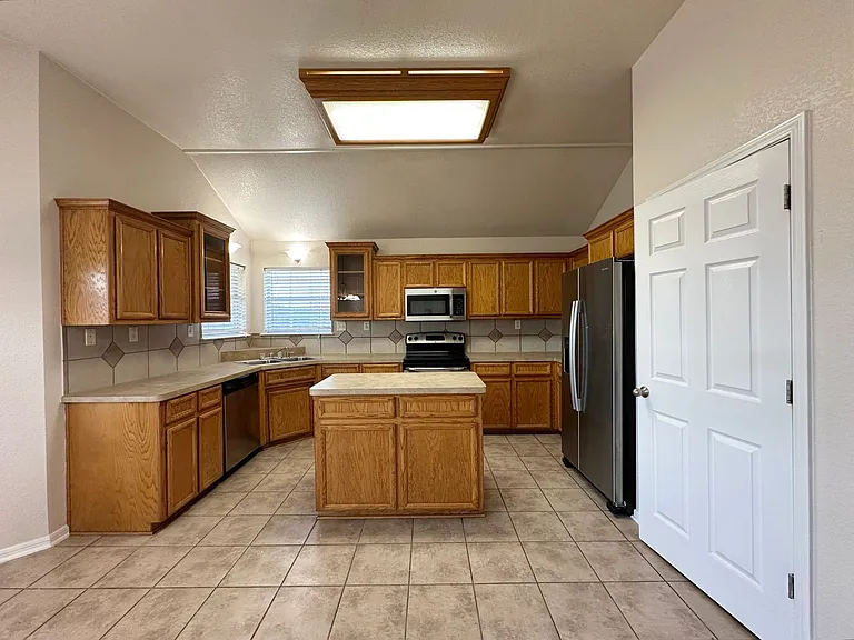 2709 Hydrangea Ave — Photo 9