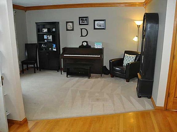 3rd image of 944 Sycamore Woods Dr