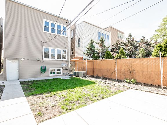 3rd image of 3104 N Davlin Ct