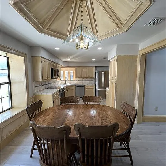121 E Jonquil Ave — Photo 7