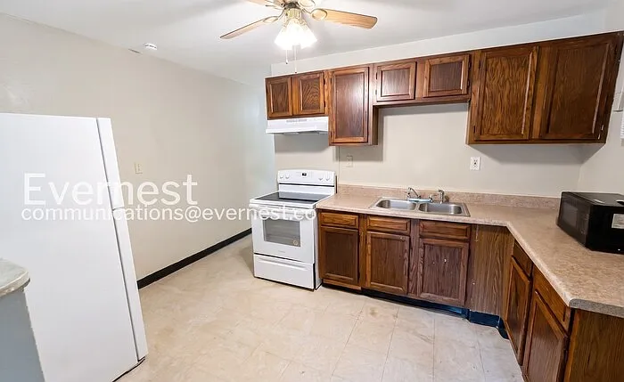 413 N Hawthorne St #B — Photo 4