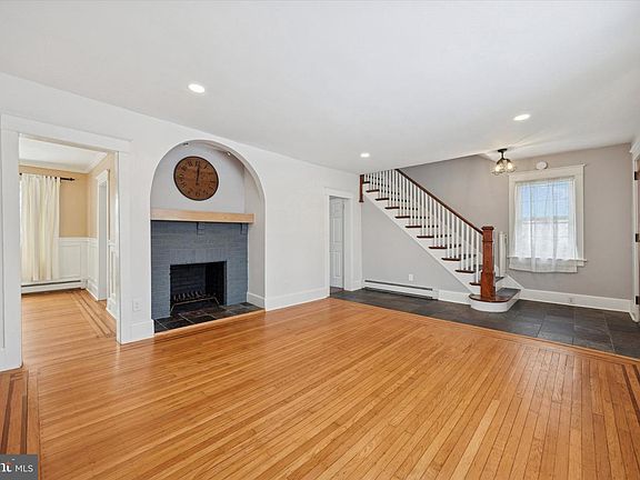 4th image of 450 Childs Ave