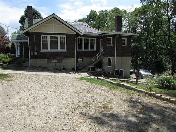 2nd image of 5705 Belmont Ave