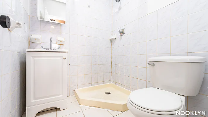 Rented by Nooklyn NYC LLC | media 21