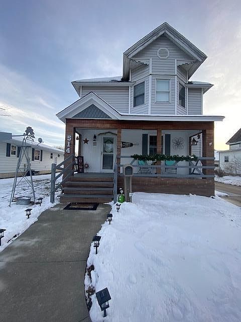 1st image of 514 E Main St