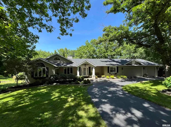 5452 Crow Creek Rd, Bettendorf, IA 52722