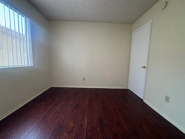 12700 Kornblum Ave — Photo 26